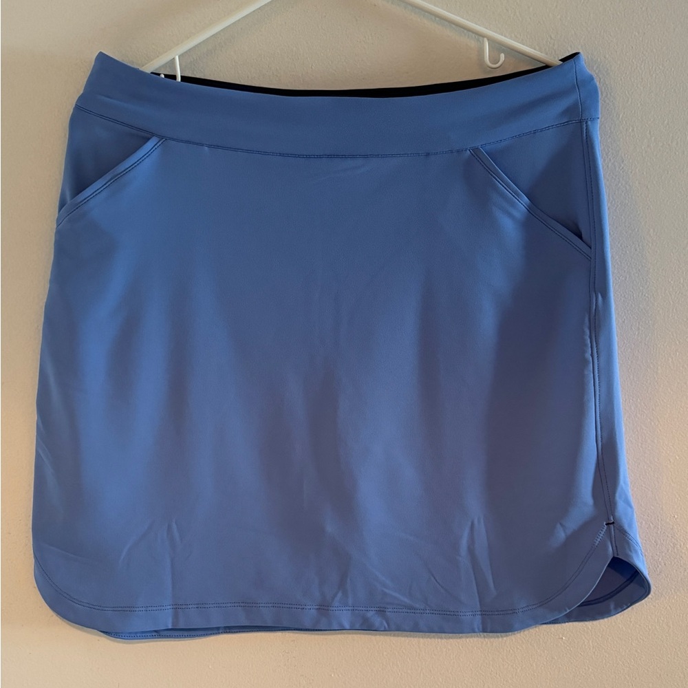 Peter Millar Womens Golf Skirt. Size Medium. Color light blue. Condition new